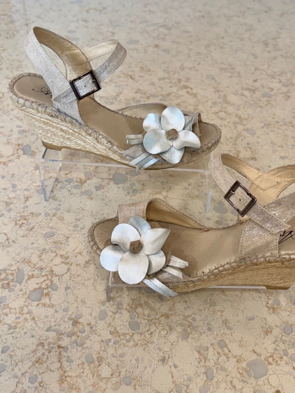 Woman's Size 8M Azura Leather & Flower Jute Wedge Sandals leather padded insole